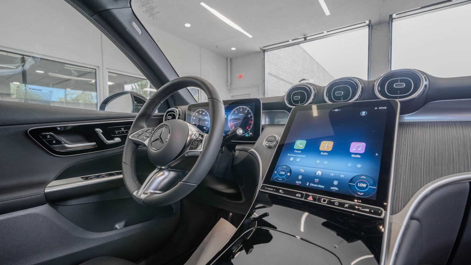 2026 Mercedes-Benz GLC GLC 300 — foto completa 19 de 35