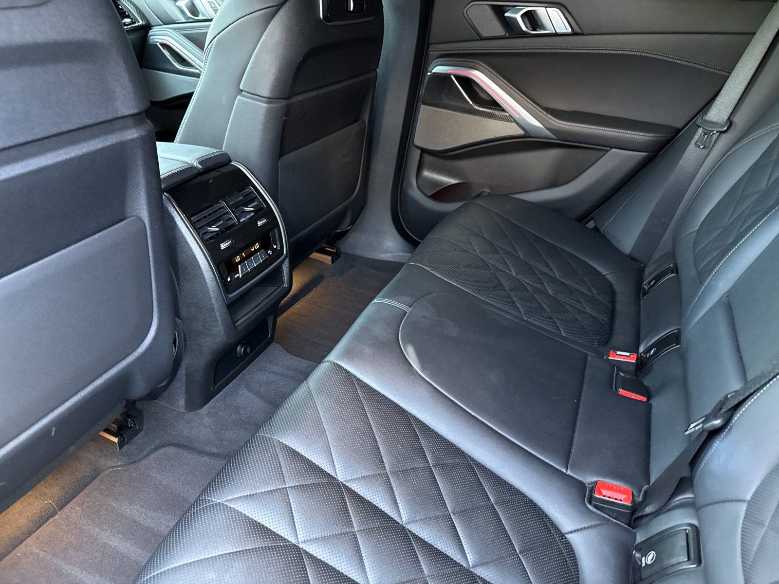 2024 BMW X6 xDrive40i — full photo 11 of 28