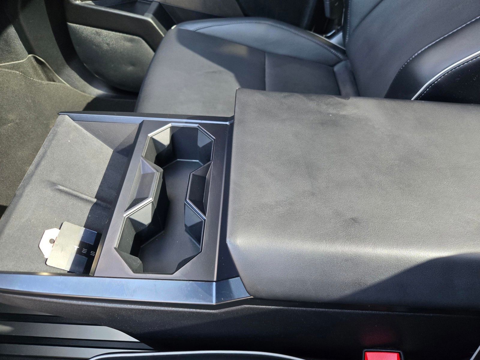 2024 Tesla Cybertruck Cyberbeast — foto completa 23 de 45