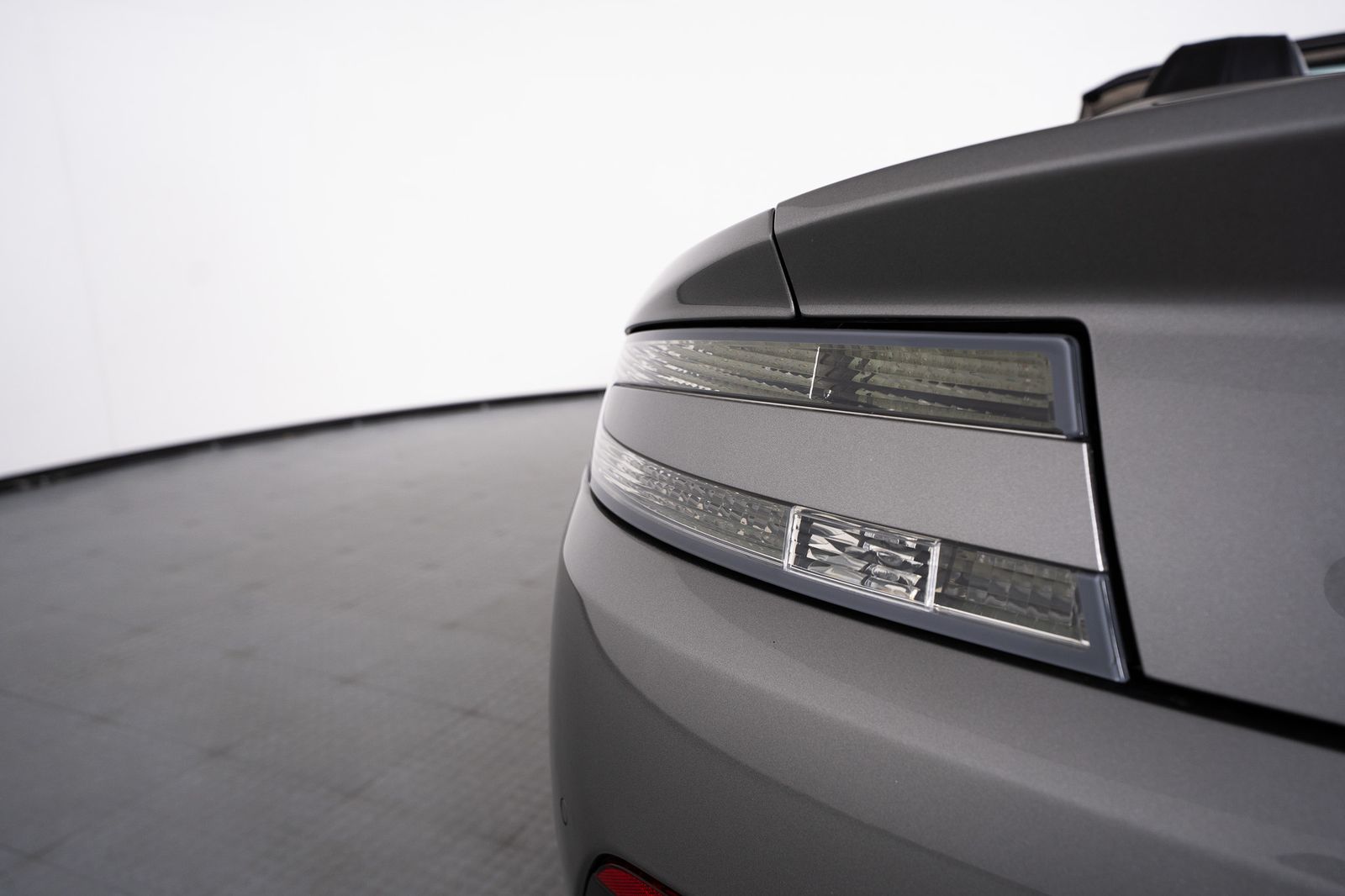 2012 Aston Martin V8 Vantage — foto completa 31 de 50