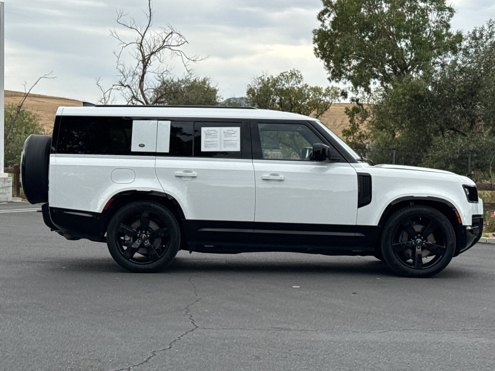 2024 Land Rover Defender 130 X-Dynamic SE — foto completa 6 de 30