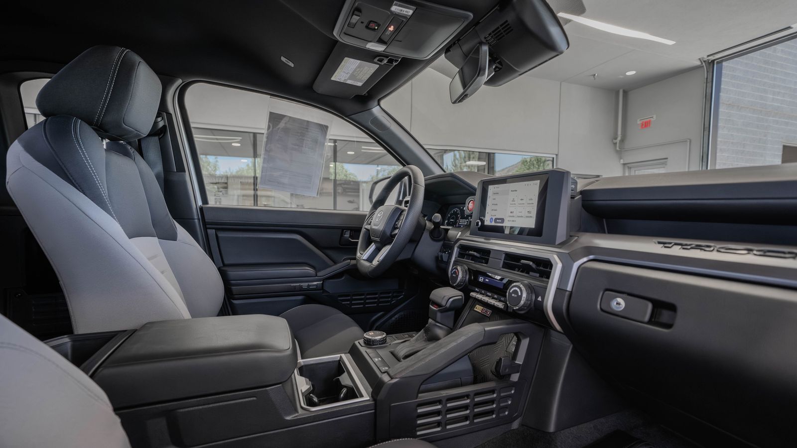 2025 Toyota Tacoma PreRunner — foto completa 16 de 29