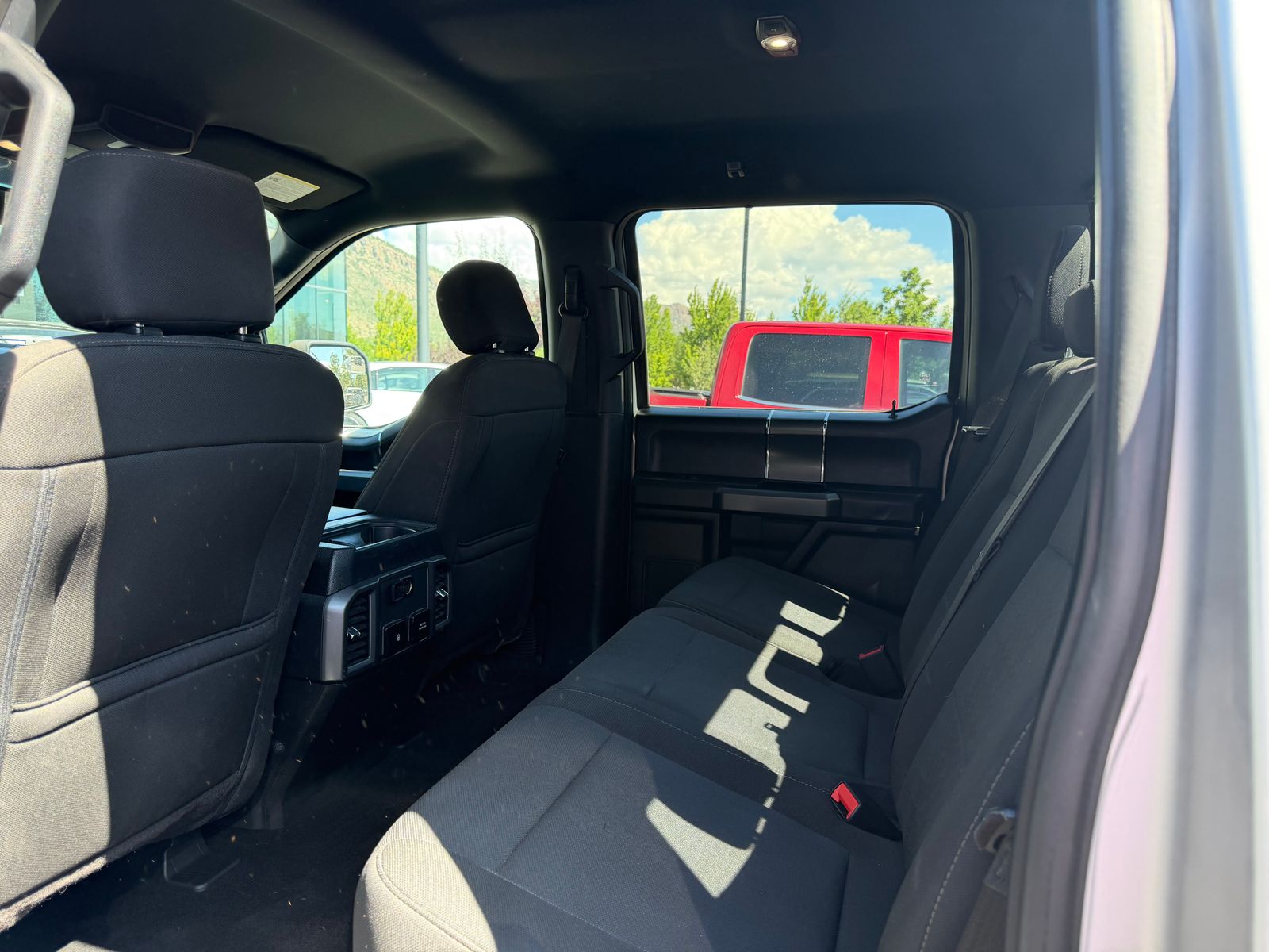 2018 Ford F-150 XLT — full photo 4 of 7
