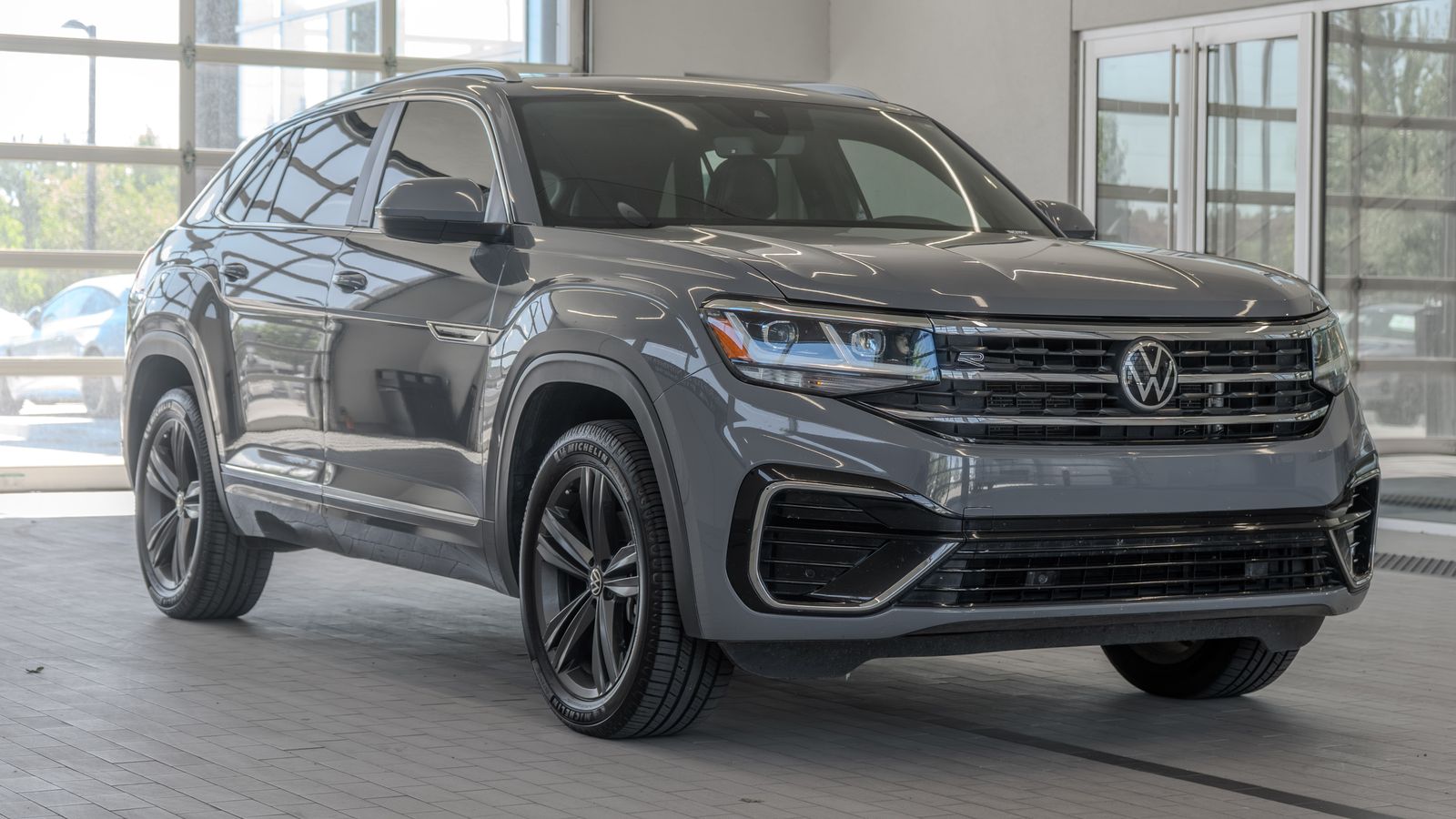 2022 Volkswagen Atlas Cross Sport 3.6L V6 SEL R-Line — foto completa 21 de 34