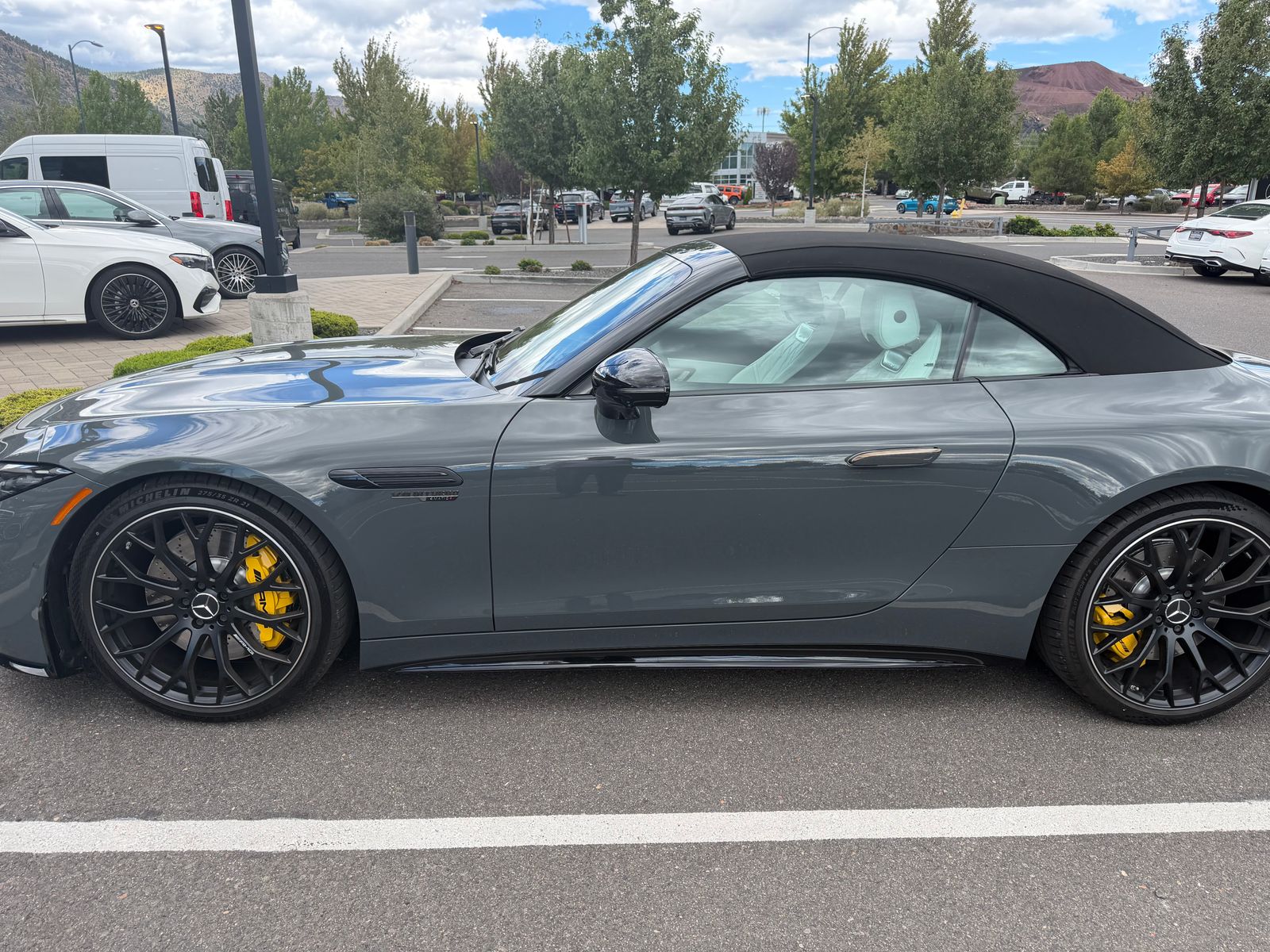 2026 Mercedes-Benz SL-Class SL 63 AMG® — foto completa 1 de 12