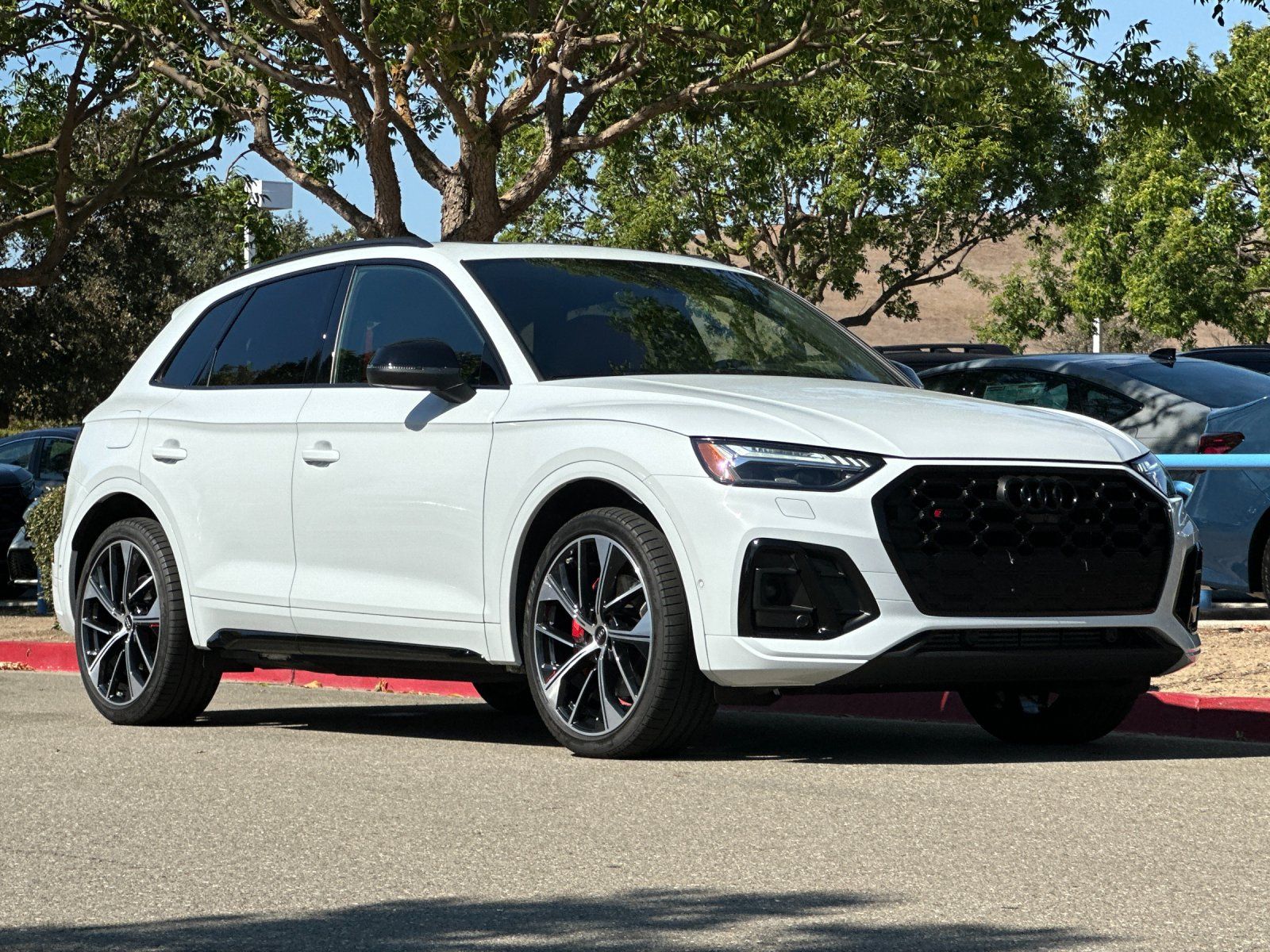 2023 Audi SQ5 Prestige — full photo 8 of 28