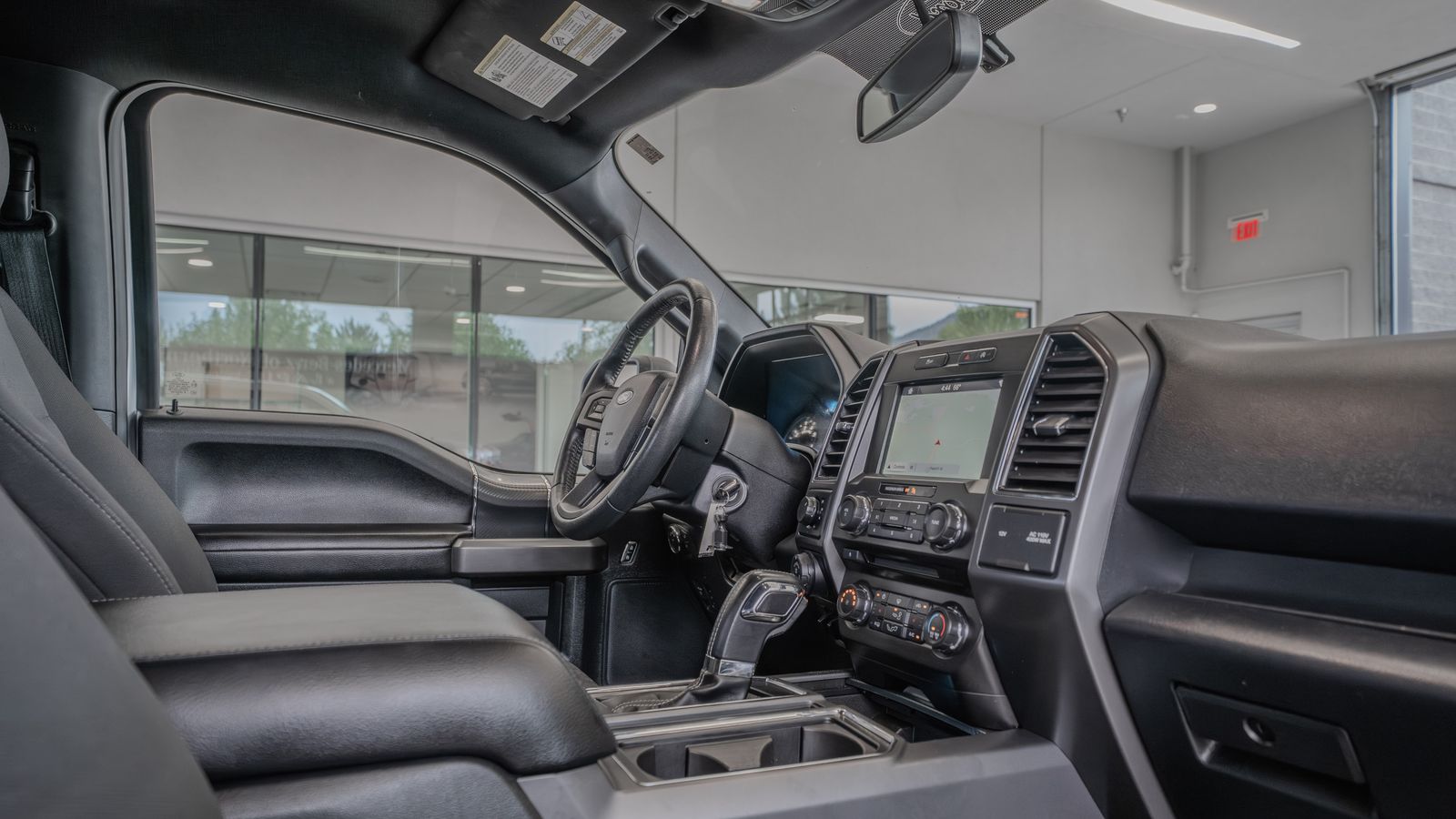 2018 Ford F-150 XLT — foto completa 18 de 33