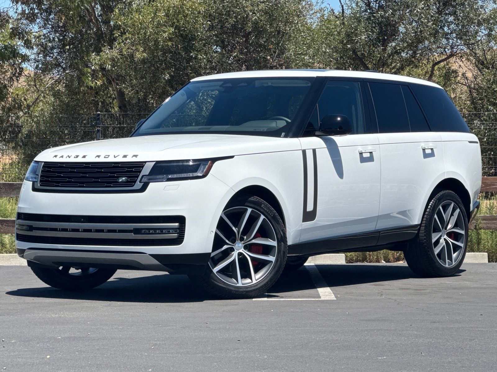 2025 Land Rover Range Rover SE — full photo 2 of 30