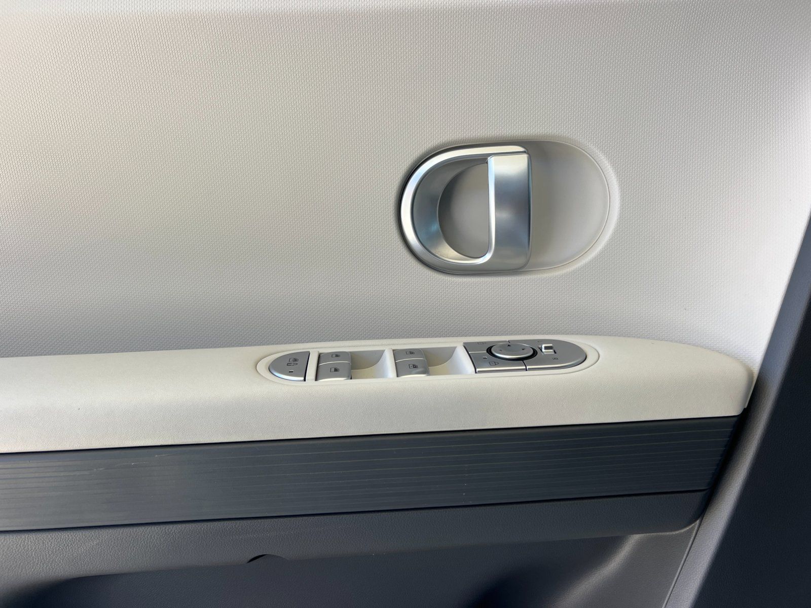 2024 Hyundai IONIQ 5 SEL — full photo 11 of 29