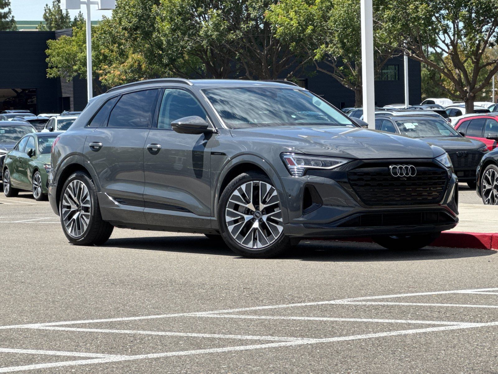 2024 Audi Q8 e-tron Premium Plus — full photo 8 of 29