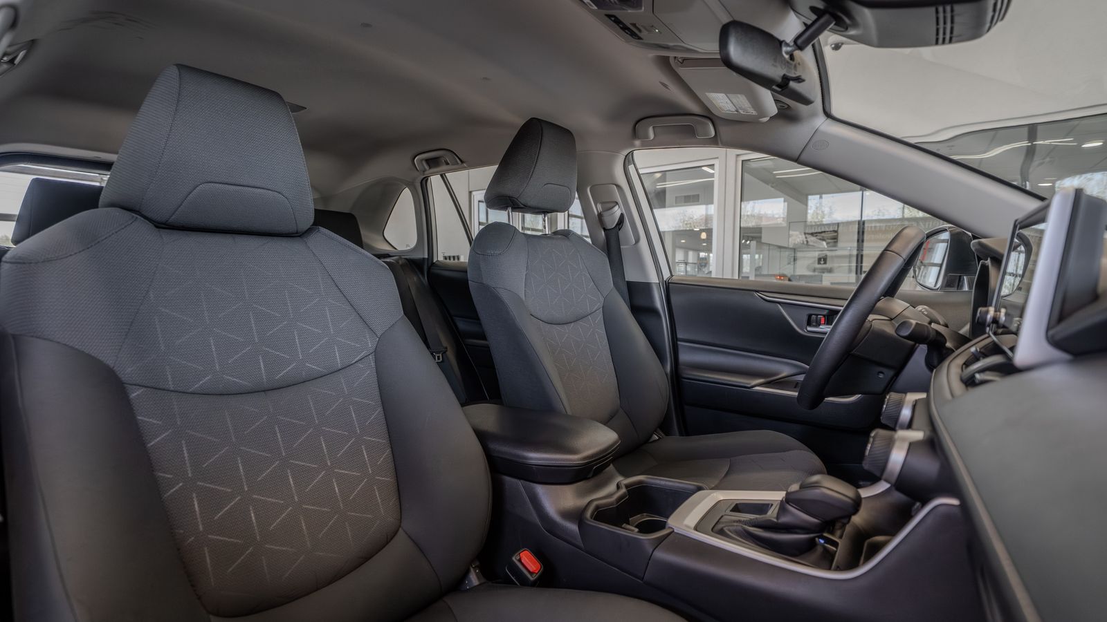 2024 Toyota RAV4 XLE — full photo 32 of 34
