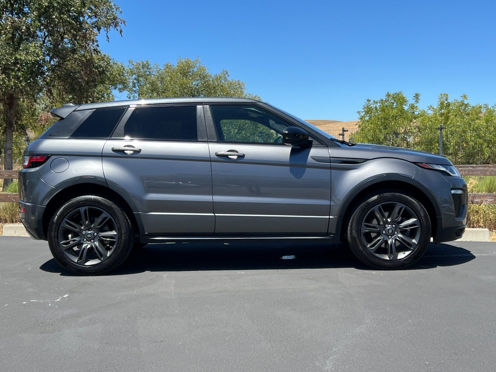 2018 Land Rover Range Rover Evoque Landmark Edition — full photo 6 of 28