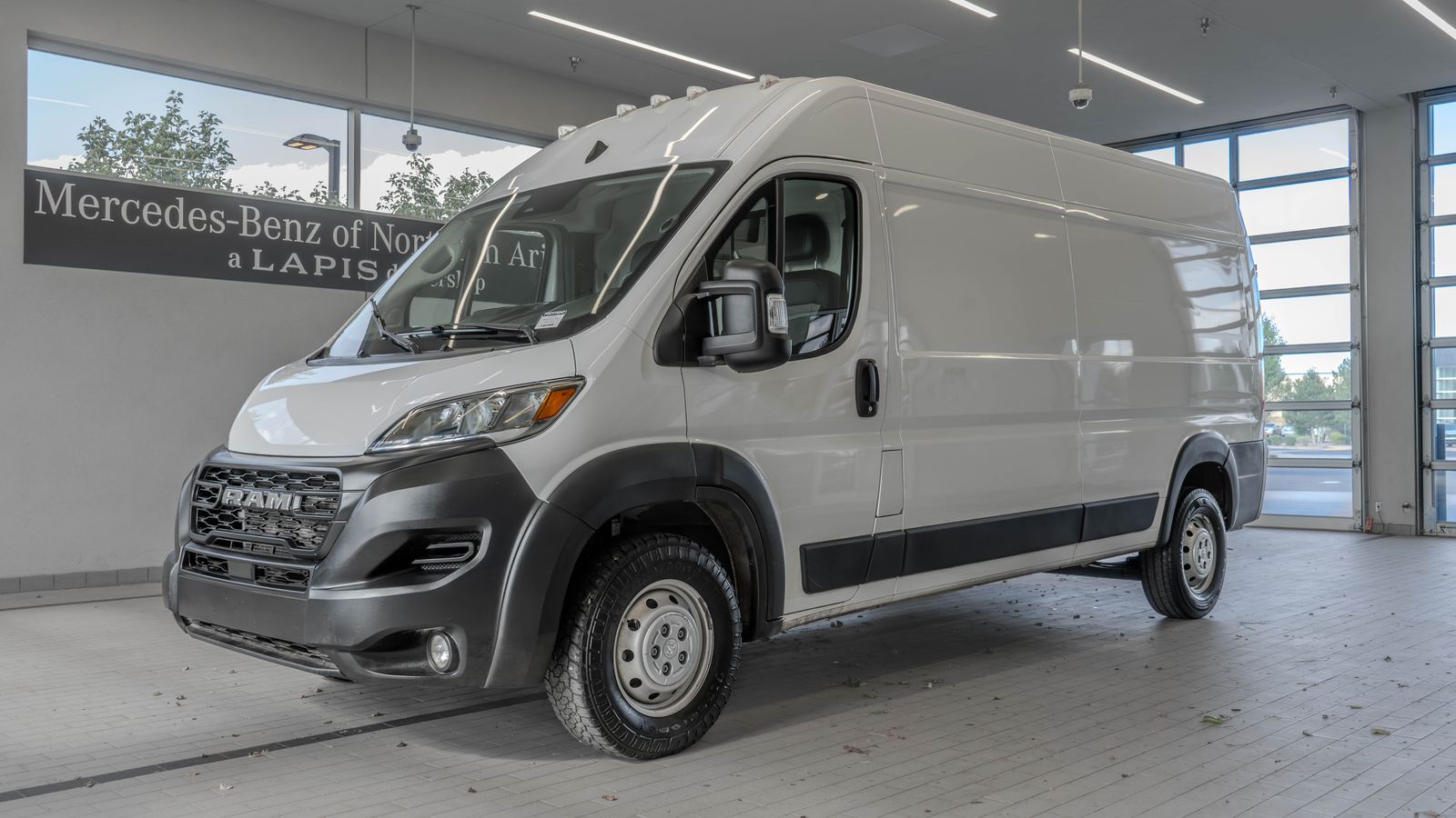 2025 Ram ProMaster 2500 High Roof — foto completa 3 de 34