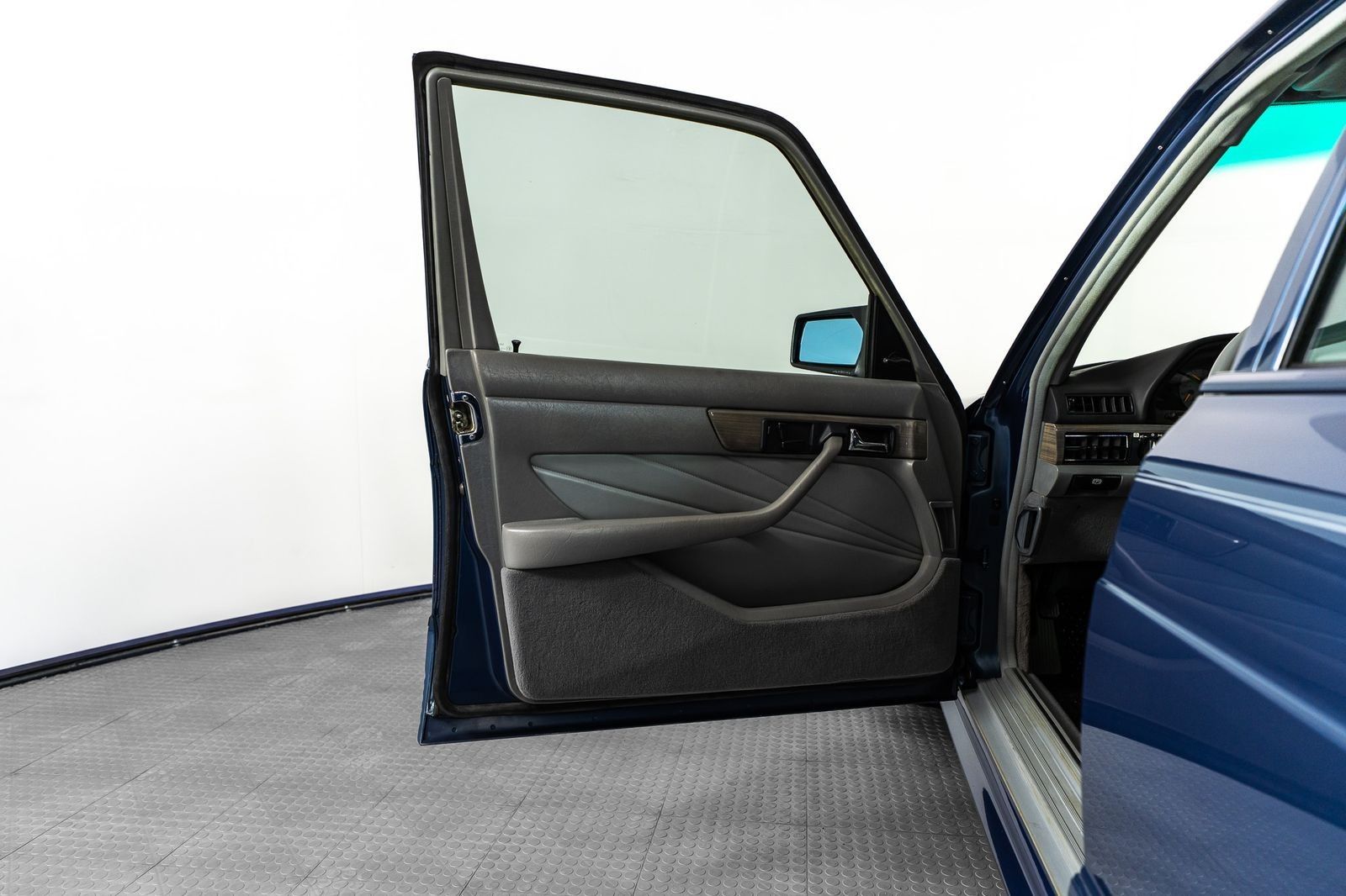 1984 Mercedes-Benz 500-Class 500 SEL — foto completa 50 de 58