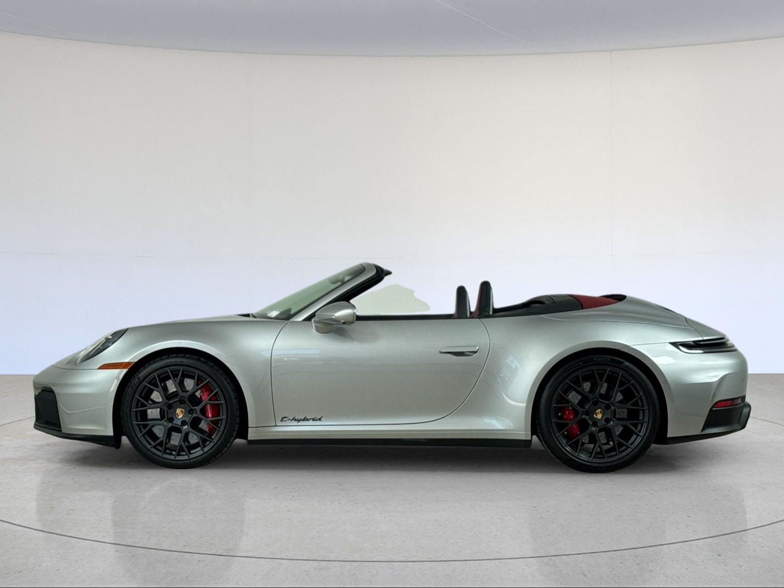2025 Porsche 911 Carrera 4 GTS — full photo 2 of 29