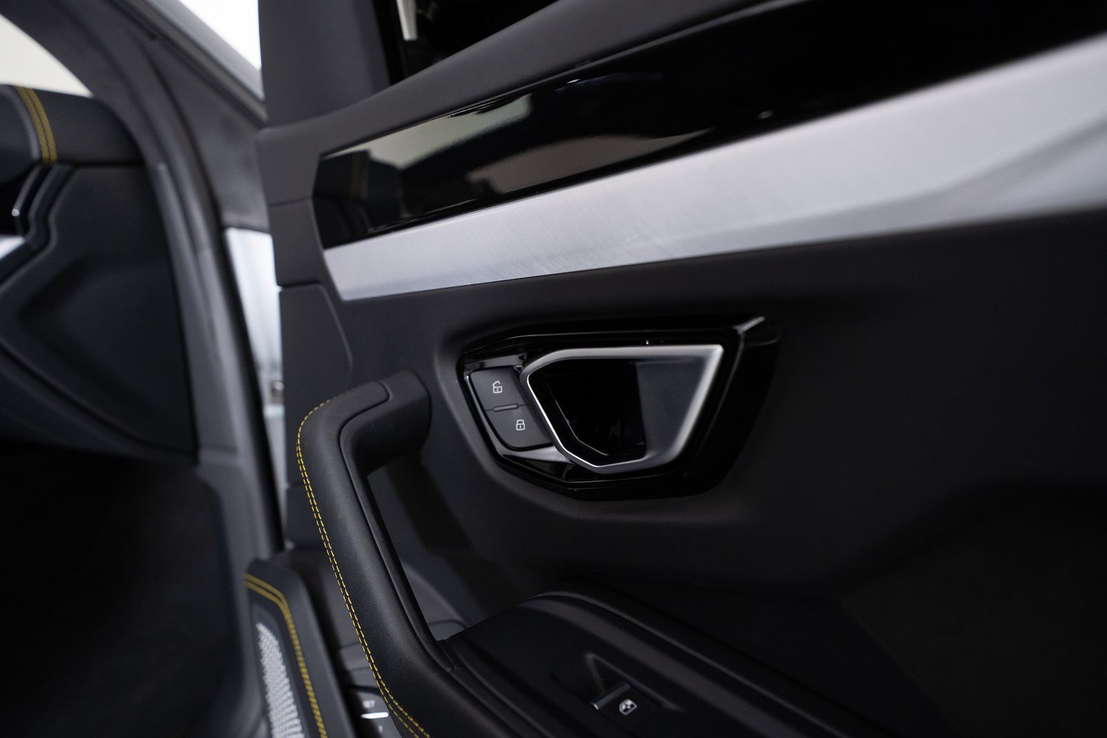 2020 Lamborghini Urus — foto completa 28 de 53