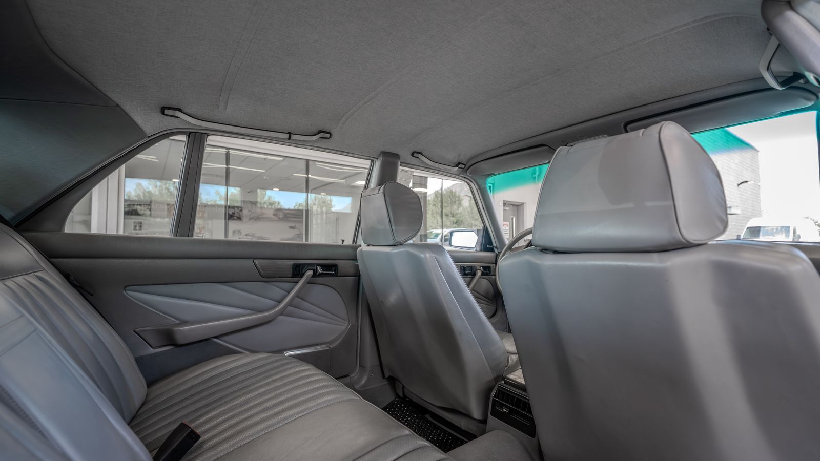 1984 Mercedes 500 SEL — foto completa 27 de 46