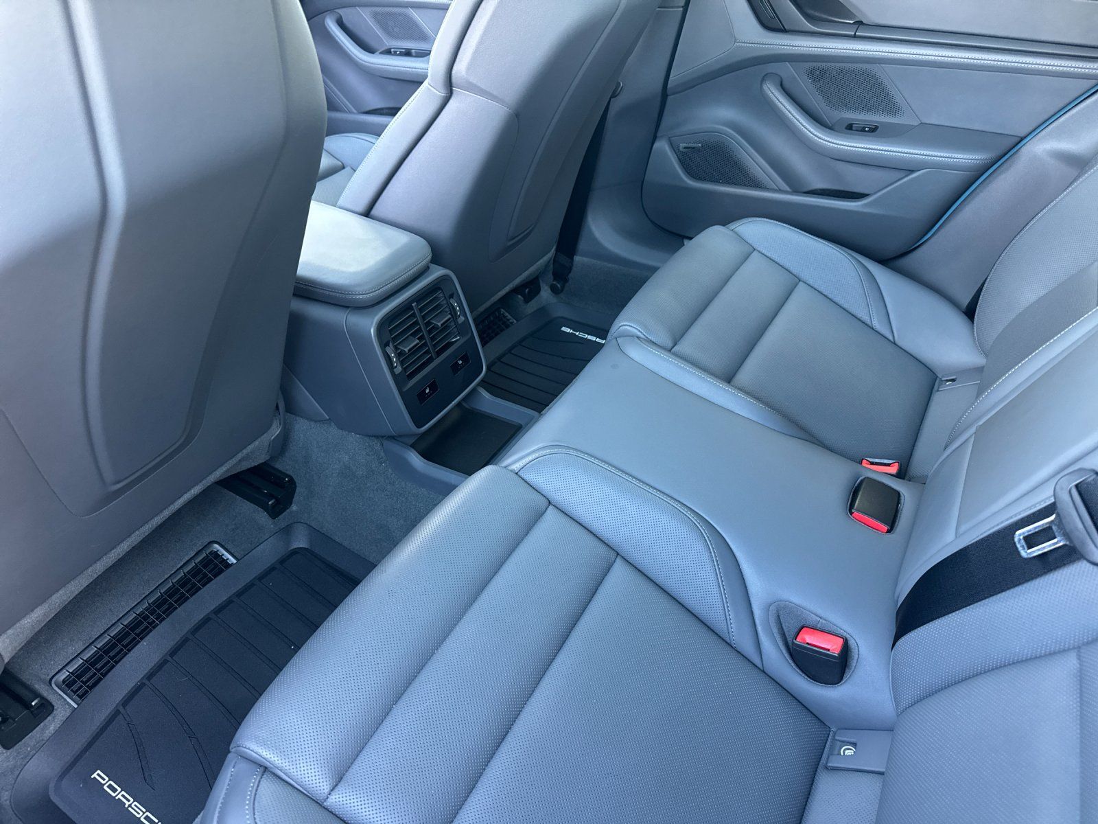2024 Porsche Taycan 4S — full photo 14 of 29