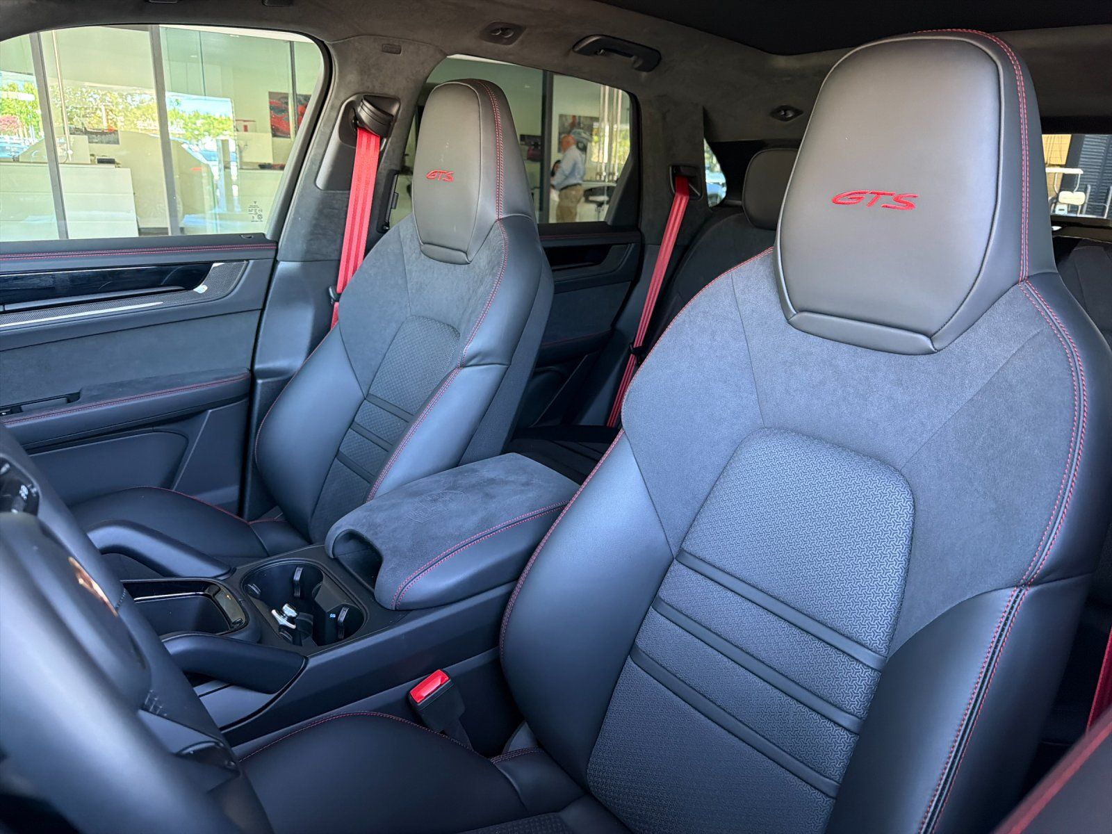 2026 Porsche Cayenne GTS — full photo 5 of 26