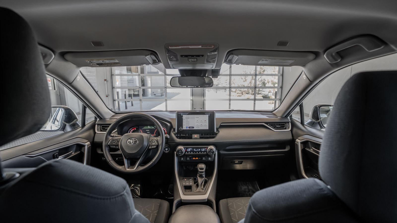 2024 Toyota RAV4 XLE — foto completa 27 de 34