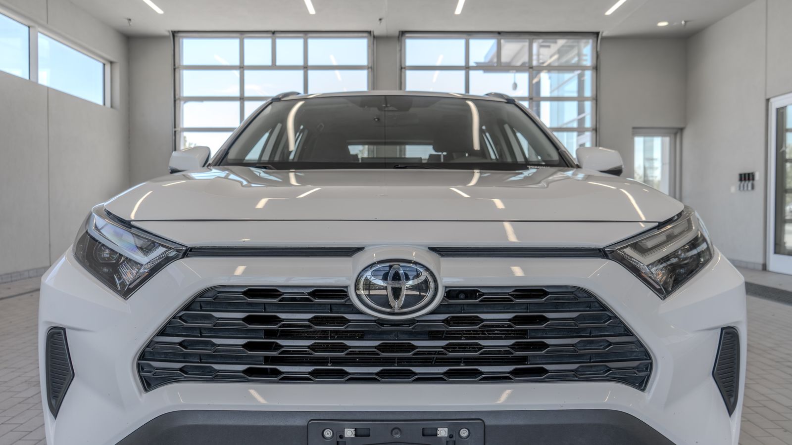 2024 Toyota RAV4 XLE — foto completa 23 de 34