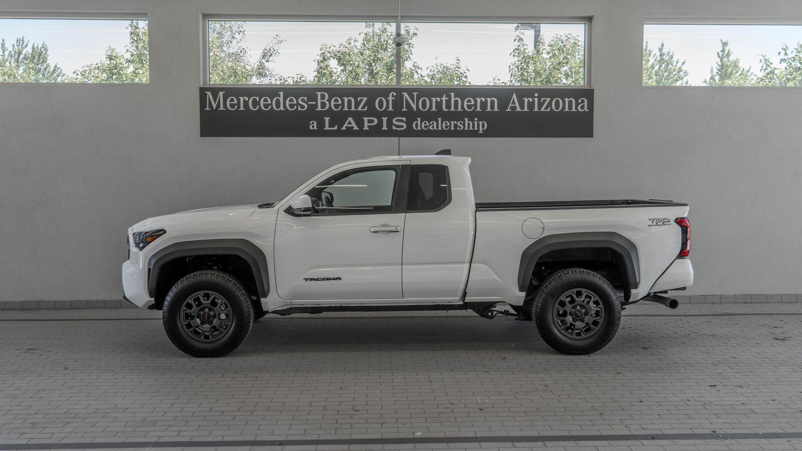 2025 Toyota Tacoma PreRunner — foto completa 2 de 29