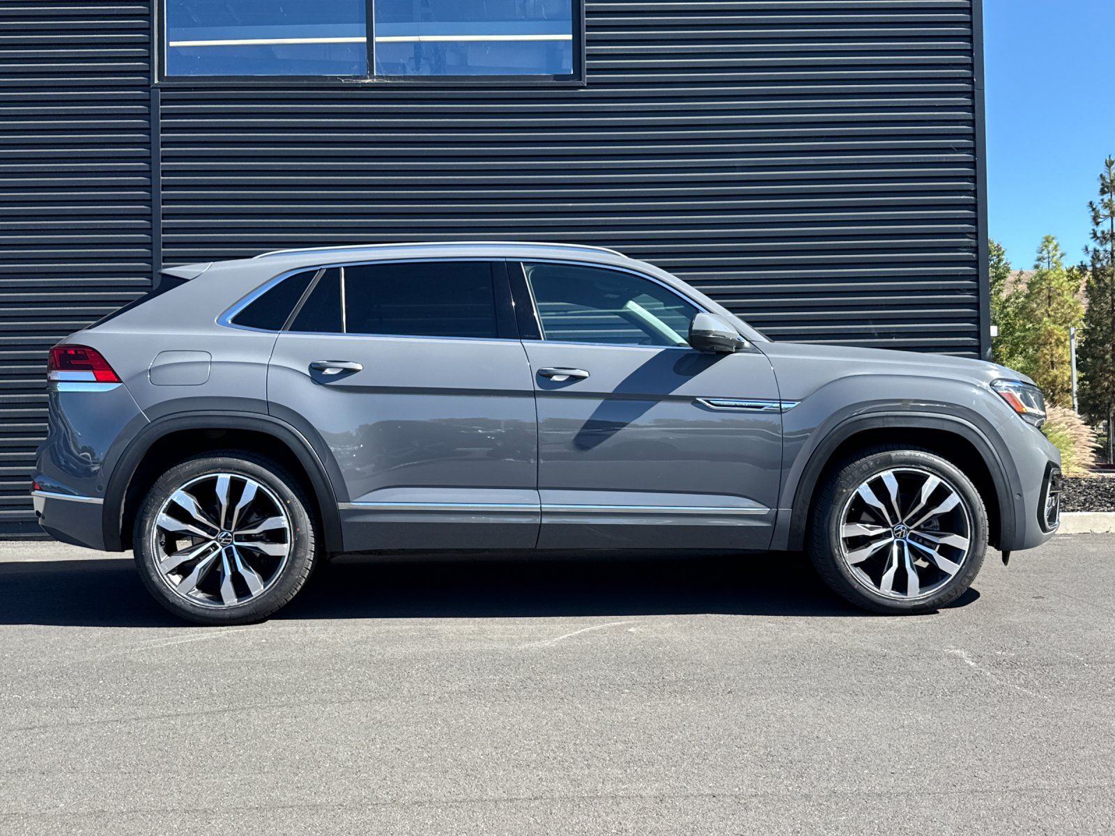 2021 Volkswagen Atlas Cross Sport 3.6L V6 SEL Premium R-Line — foto completa 9 de 28