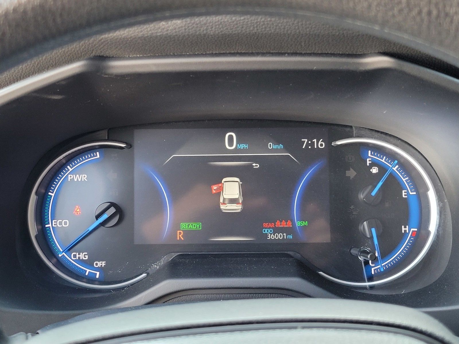 2023 Toyota RAV4 Hybrid LE — foto completa 25 de 45