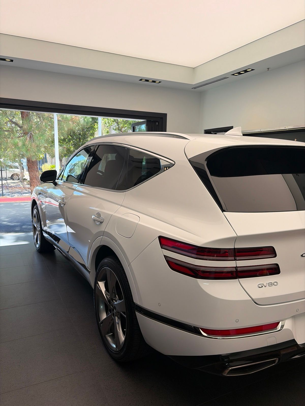 2024 Genesis GV80 2.5T — full photo 6 of 10