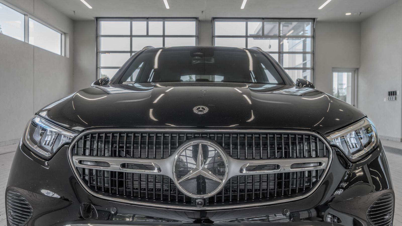 2026 Mercedes-Benz GLC GLC 300 — full photo 23 of 35