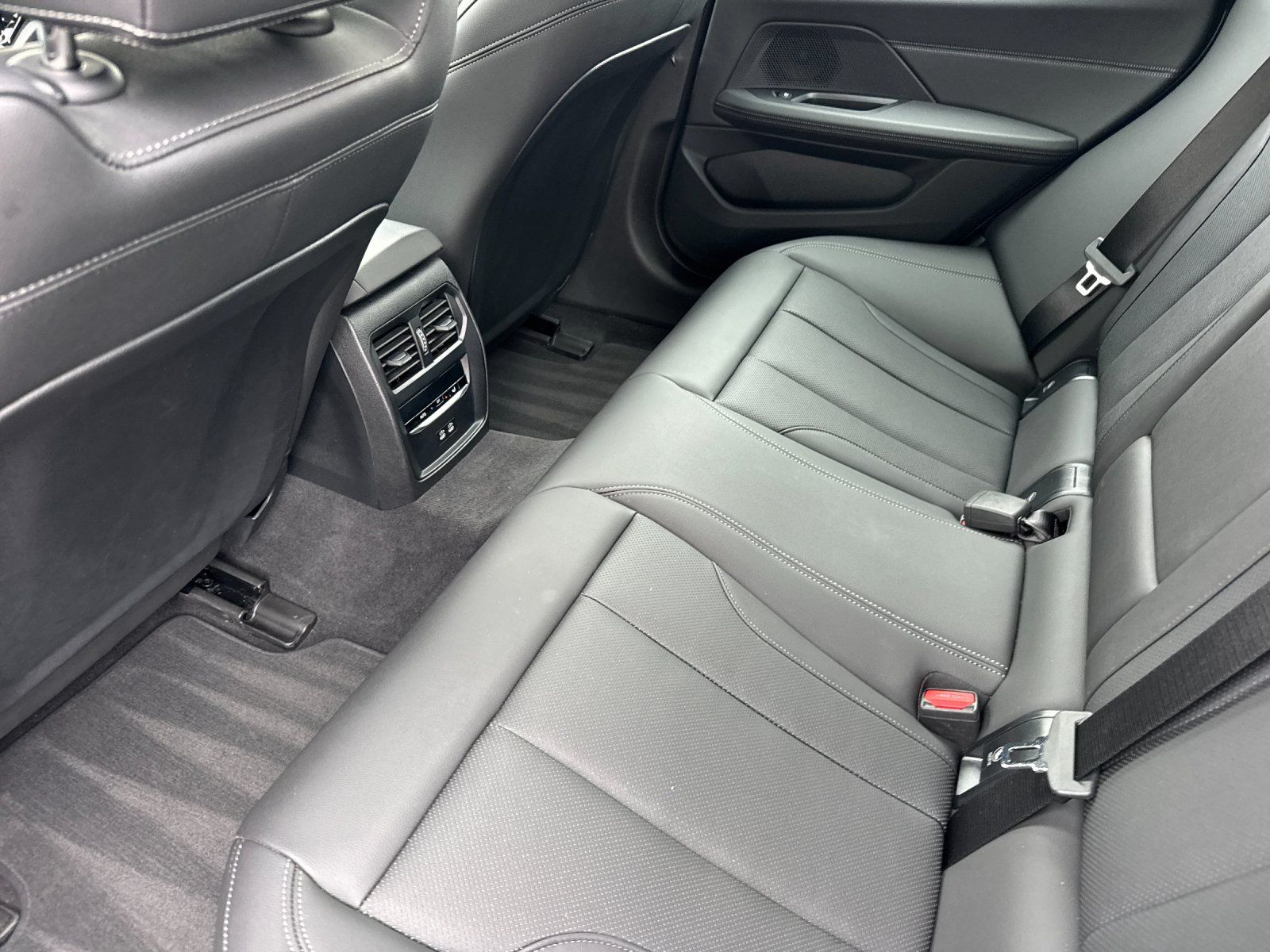 2025 BMW i4 eDrive40 — foto completa 11 de 28