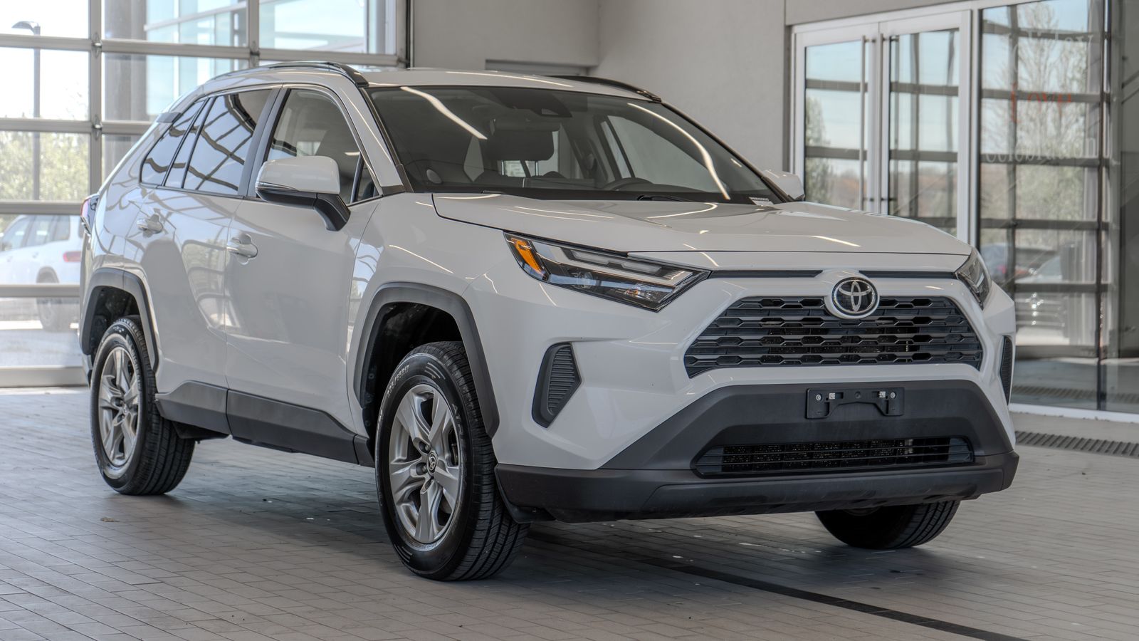 2024 Toyota RAV4 XLE — foto completa 21 de 34