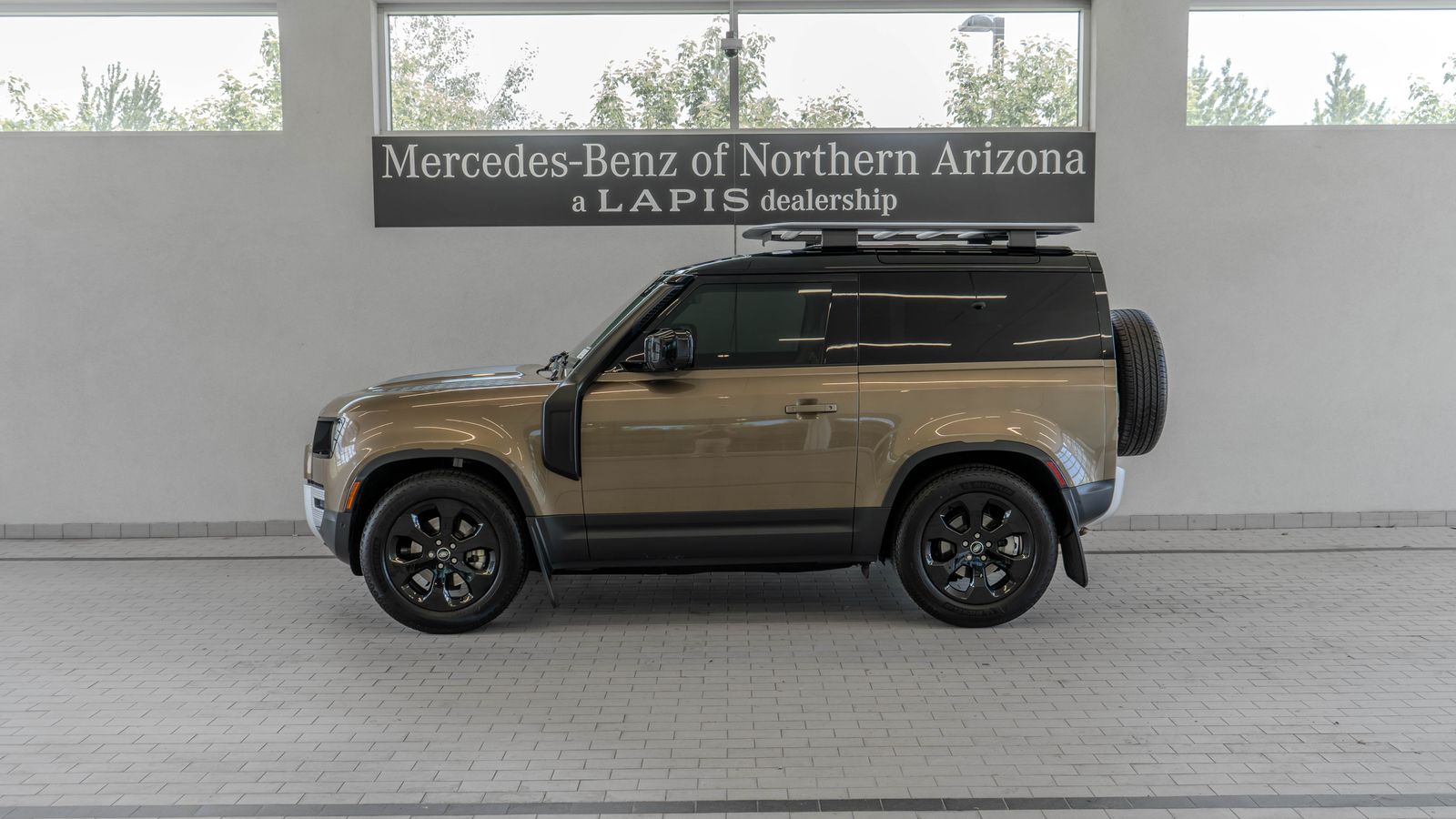 2025 Land Rover Defender 90 S — foto completa 2 de 33
