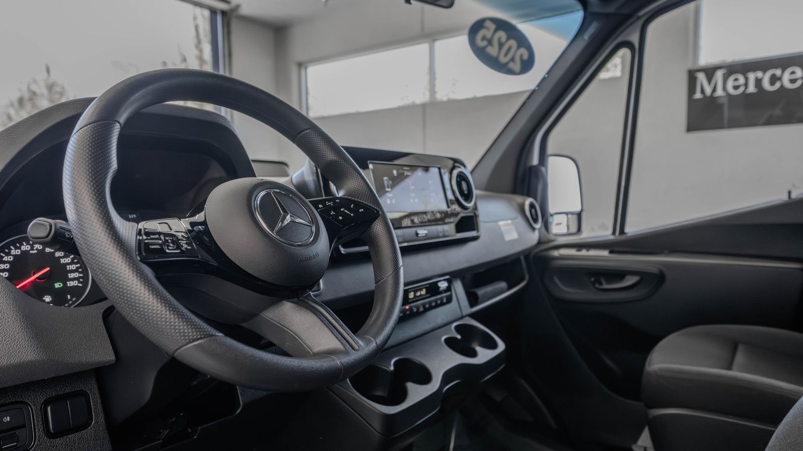 2025 Mercedes-Benz Sprinter 2500 Passenger 170 WB — foto completa 7 de 35