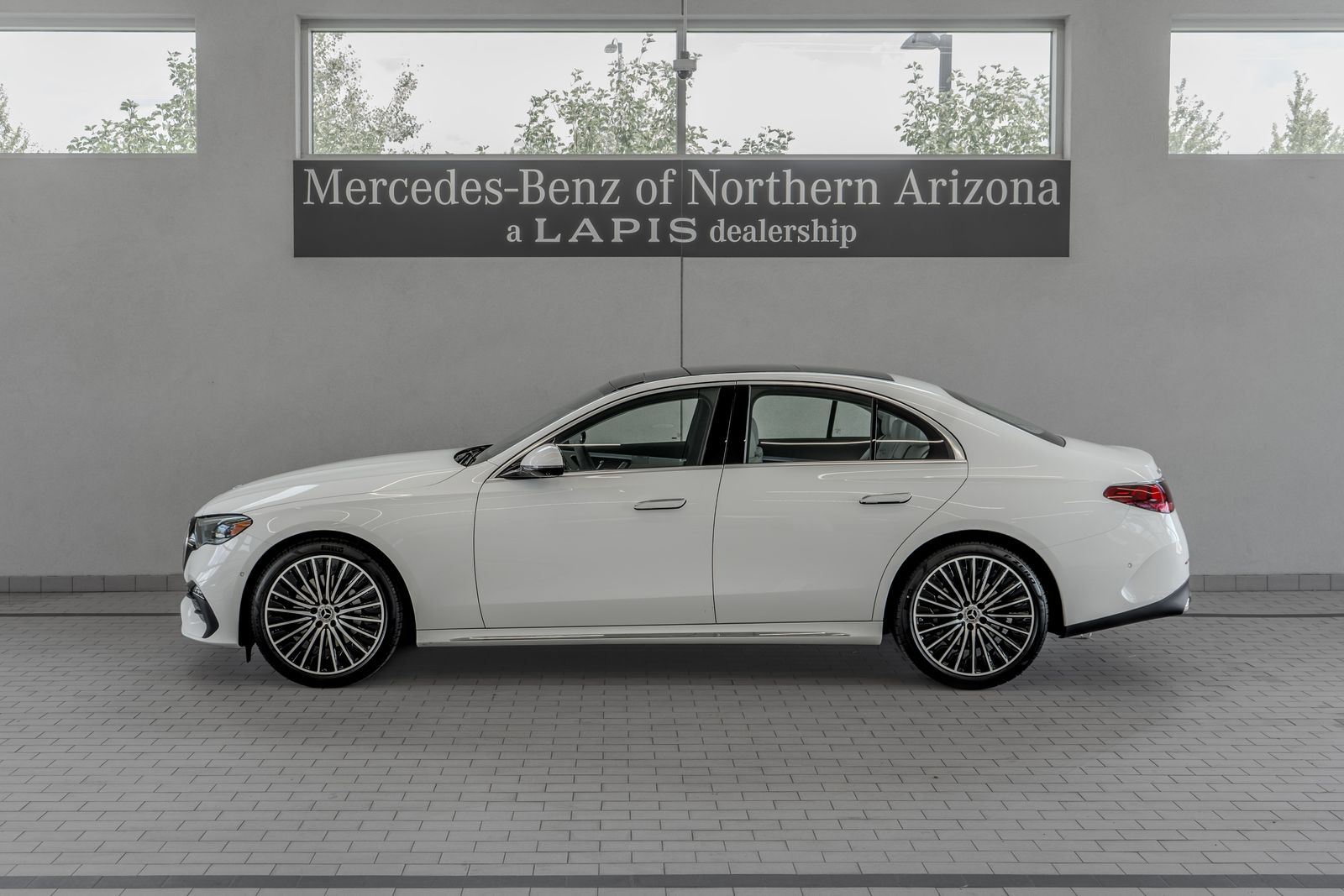2026 Mercedes-Benz E-Class E 350 — foto completa 2 de 36