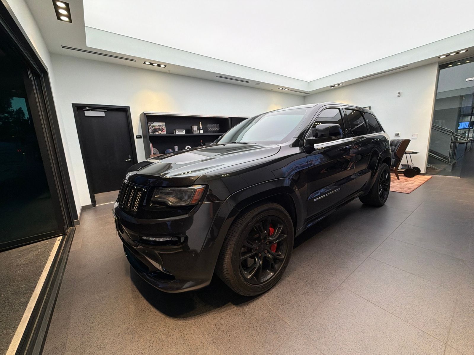 2014 Jeep Grand Cherokee SRT — full photo 2 of 9