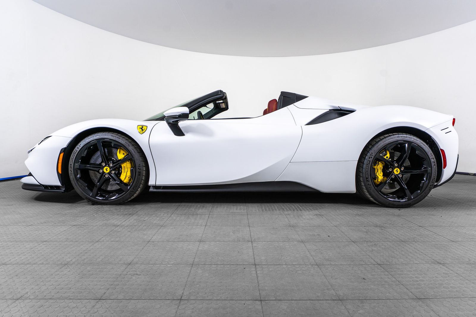 2024 Ferrari SF90 Spider — full photo 3 of 51