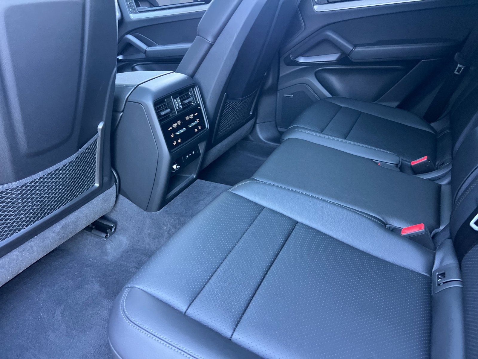 2026 Porsche Cayenne S — full photo 13 of 29