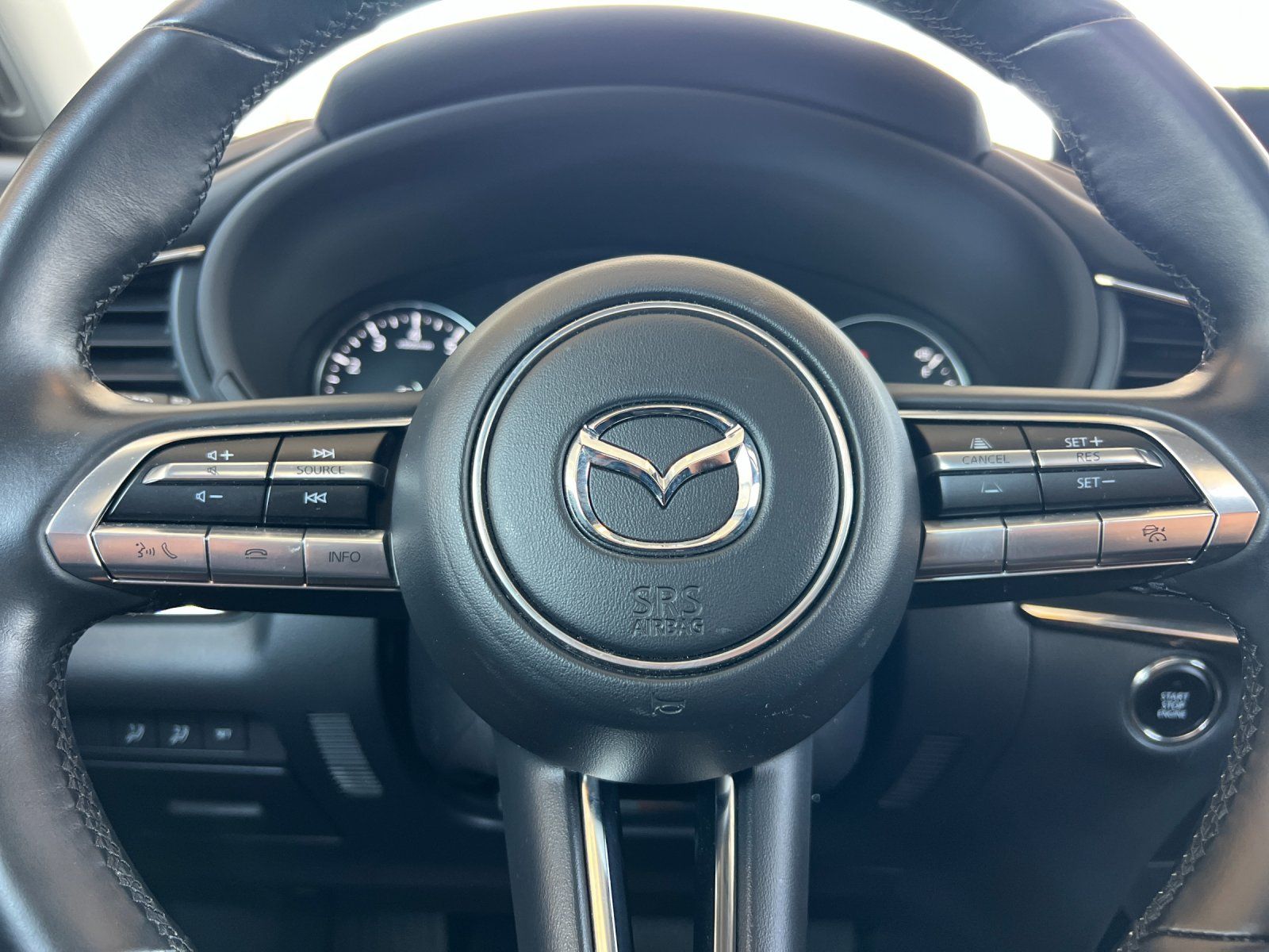 2021 Mazda CX-30 Turbo — foto completa 23 de 28