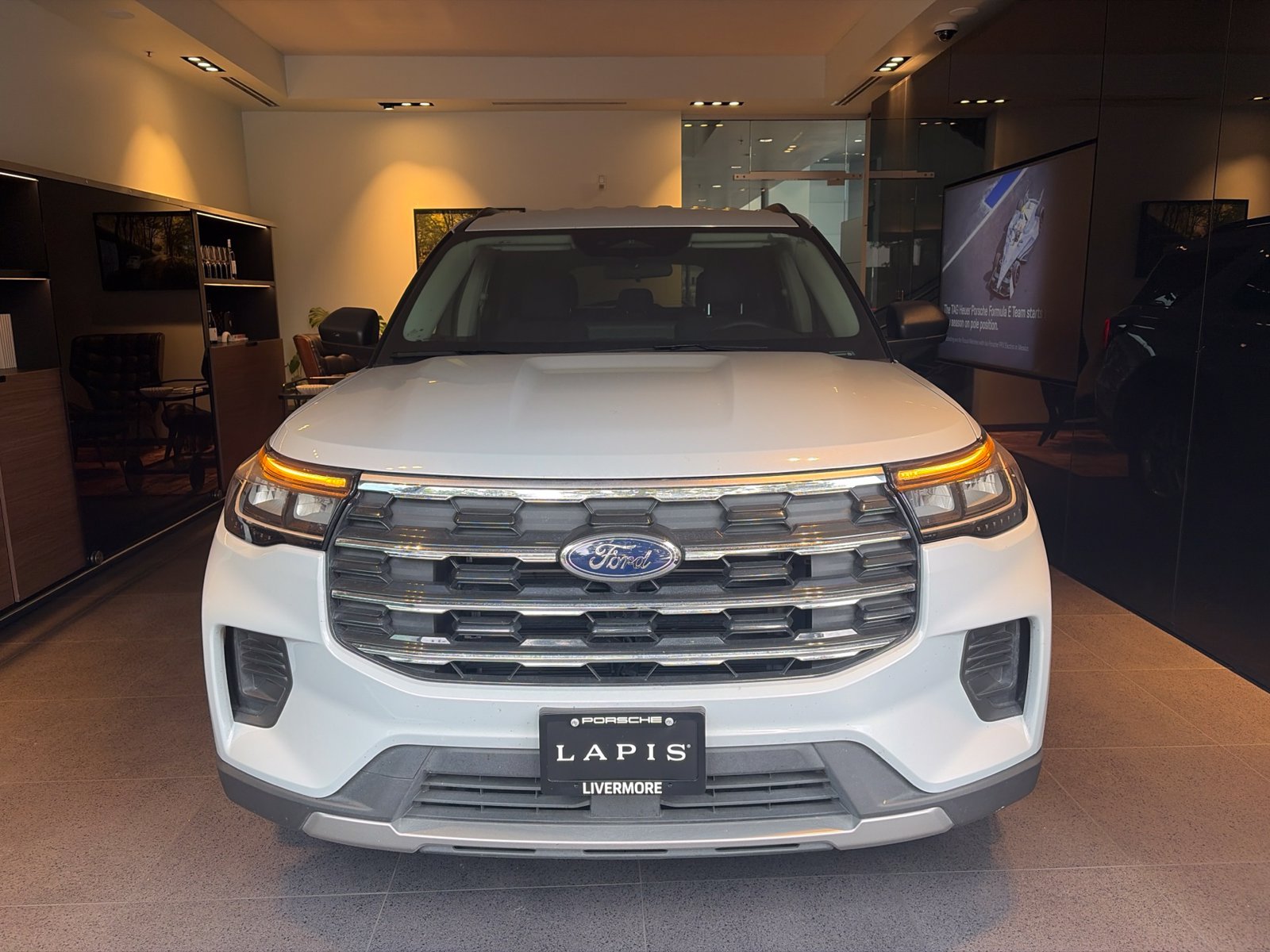 2025 Ford Explorer Active — photo 1 of 10