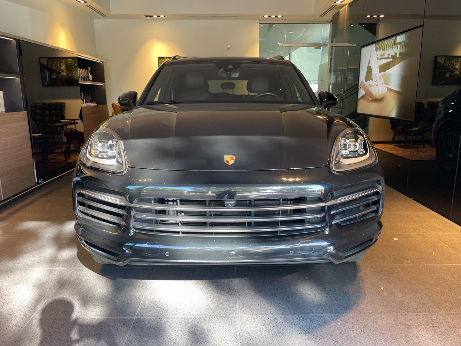 2023 Porsche Cayenne Platinum Edition — photo 1 of 9