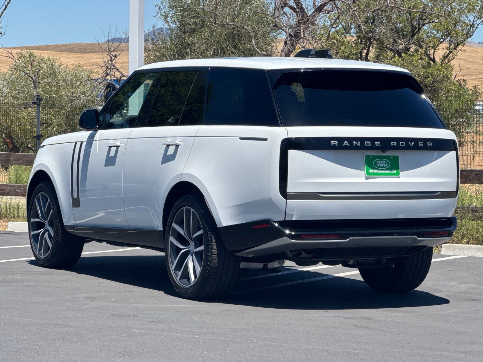 2025 Land Rover Range Rover SE — full photo 4 of 30