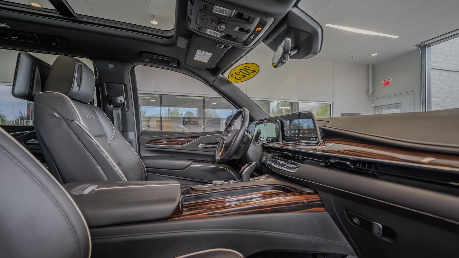 2023 Cadillac Escalade Premium Luxury — full photo 17 of 35