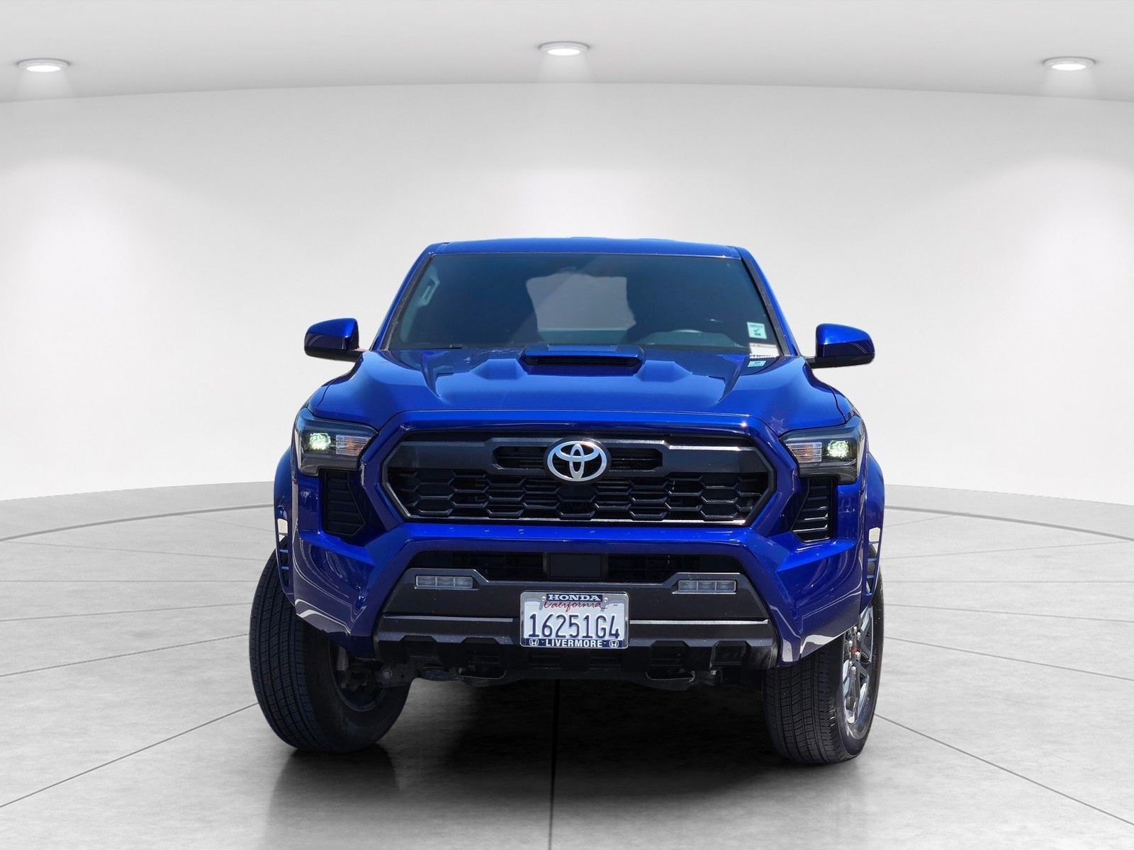 2025 Toyota Tacoma TRD Sport — foto completa 3 de 28