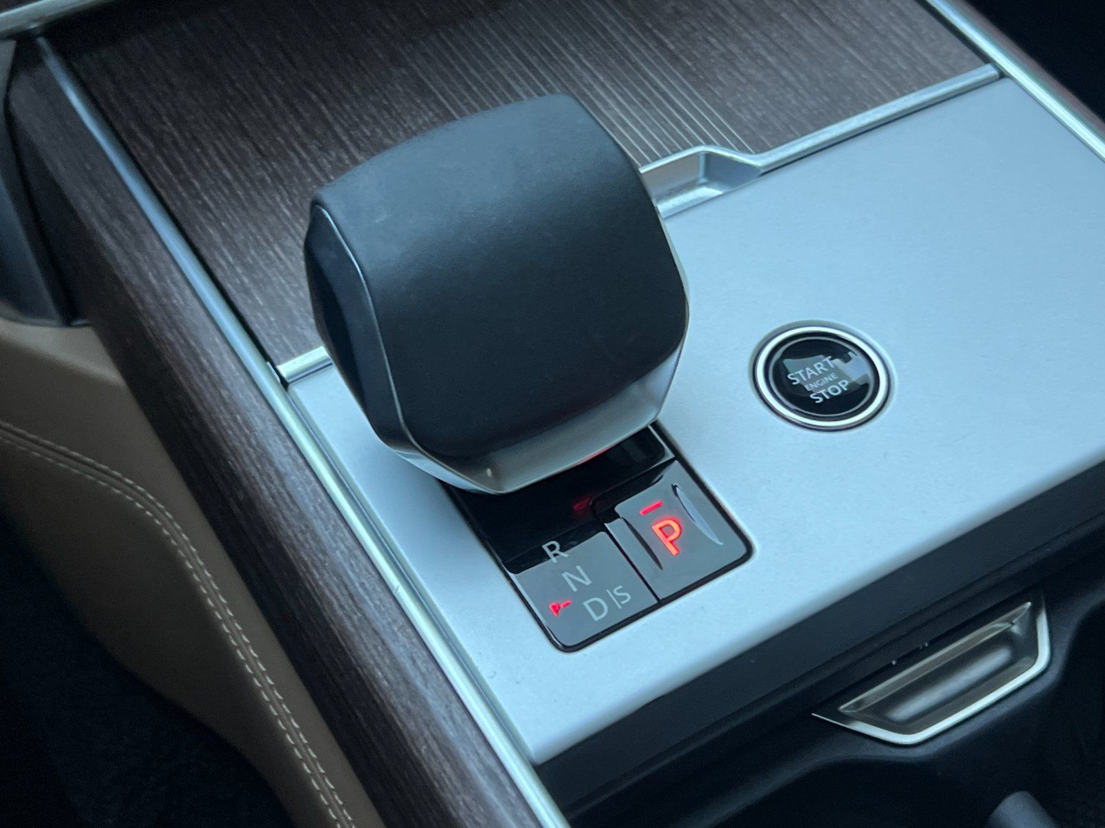 2025 Land Rover Range Rover Autobiography — full photo 19 of 27