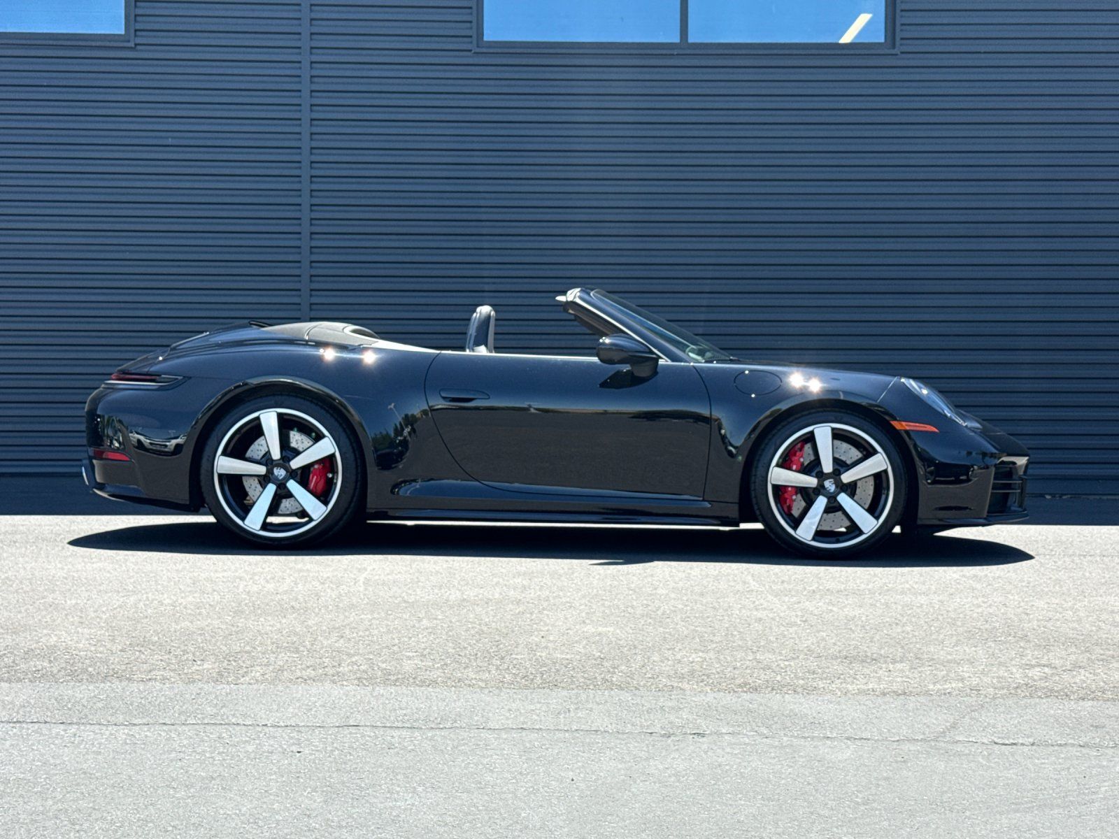 2025 Porsche 911 Carrera S — full photo 8 of 29