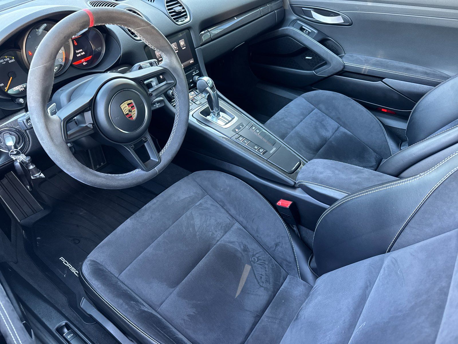 2021 Porsche 718 Cayman GT4 — full photo 5 of 26