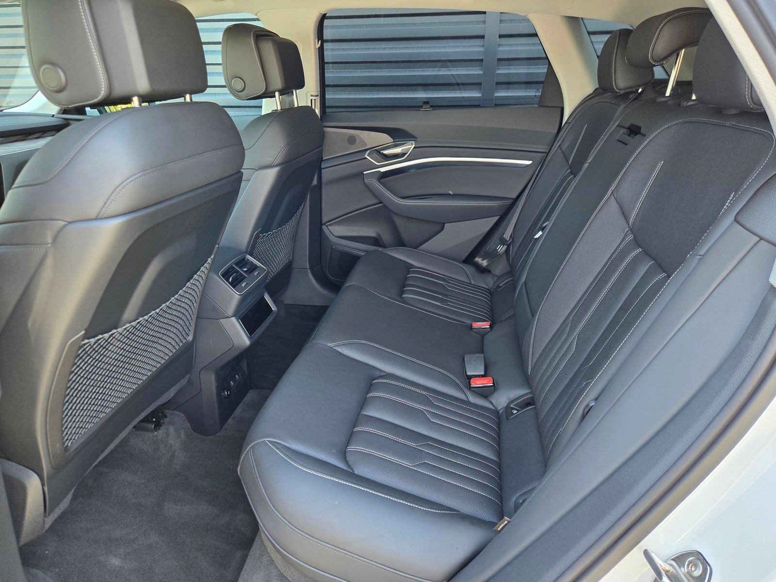 2024 Audi Q8 e-tron Prestige — foto completa 10 de 45