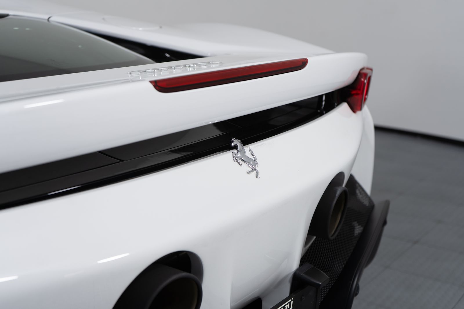 2024 Ferrari SF90 Spider — full photo 31 of 51