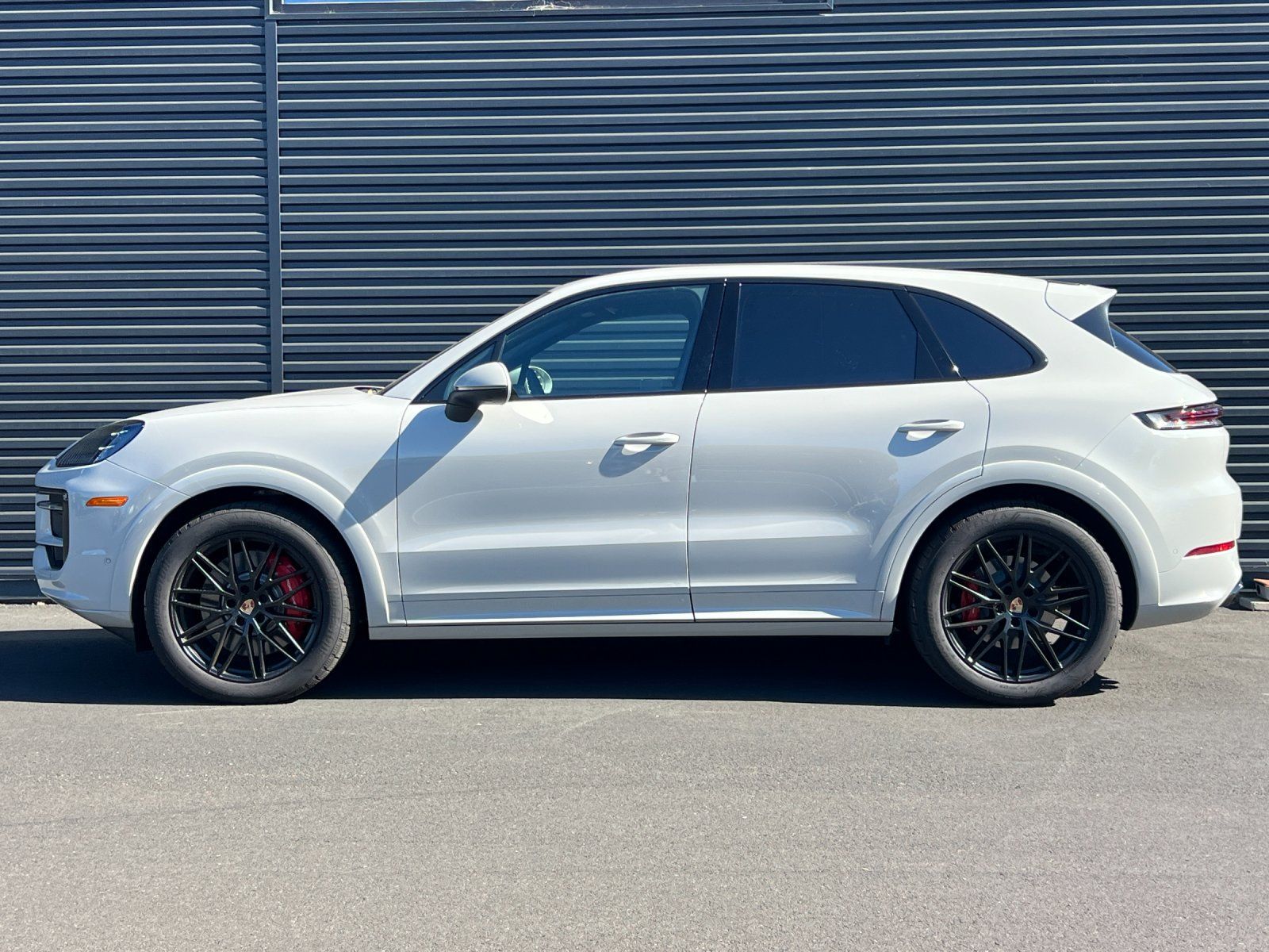 2026 Porsche Cayenne S — full photo 2 of 29